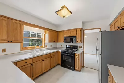 8020 Hidden Court, Chanhassen, MN 55317 - Photo 5