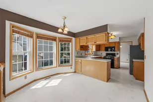 8020 Hidden Ct, Chanhassen, MN 55317 - Photo 11