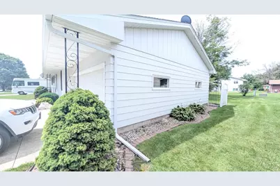 1407 9th Street NW, Austin, MN 55912 - Photo 5