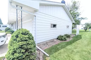 1407 9th St NW, Austin, MN 55912 - Photo 5