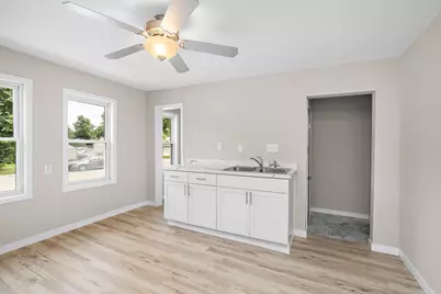 205 Adams Street SE, Hutchinson, MN 55350 - Photo 9