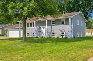 938 Pierce St S, Shakopee, MN 55379 - Photo 3