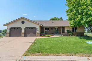 1150 Menke Cir, Shakopee, MN 55379 - Photo 1