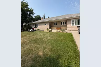 805 Elm Avenue S, Hallock, MN 56728 - Photo 1