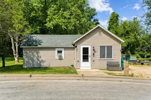 613 S Grant St, Houston, MN 55943 - Photo 3