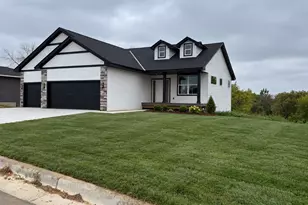 605 E 9th St, Zumbrota, MN 55992 - Photo 1