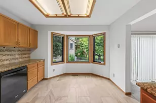 7238 Taffy Way, Eden Prairie, MN 55346 - Photo 9