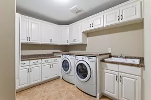 2635 Nathan Ln N, Plymouth, MN 55441 - Photo 61