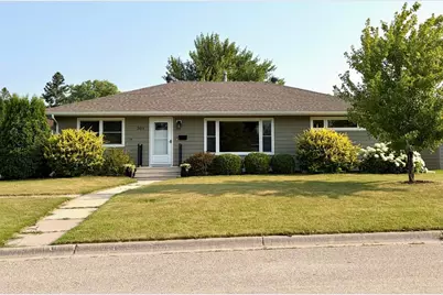 301 2nd Street NE, Roseau, MN 56751 - Photo 1
