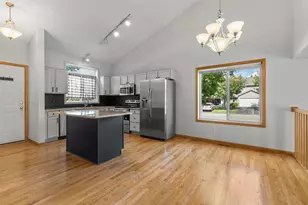 4244 Jarmann Ln, Shakopee, MN 55379 - Photo 9