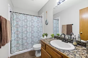 6775 Gretchen Ln N, Oakdale, MN 55128 - Photo 17