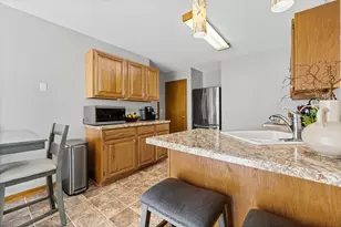 6775 Gretchen Ln N, Oakdale, MN 55128 - Photo 15