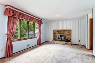 525 Lakewood Dr S, Maplewood, MN 55119 - Photo 7