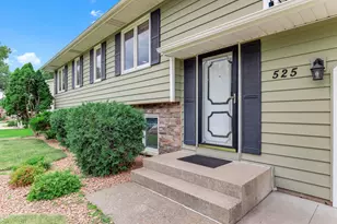 525 Lakewood Dr S, Maplewood, MN 55119 - Photo 3