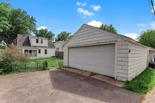 1873 Hawthorne Ave E, Saint Paul, MN 55119 - Photo 23
