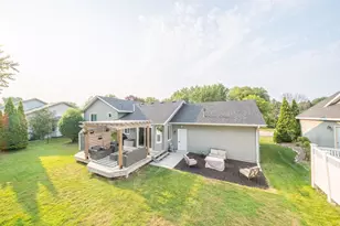 7685 Upper 45th St N, Oakdale, MN 55128 - Photo 3