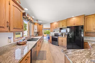 1450 Jefferson St SE, Hutchinson, MN 55350 - Photo 3