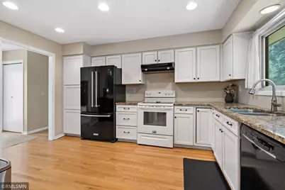 10581 Lake Fall Drive, Eden Prairie, MN 55347 - Photo 7
