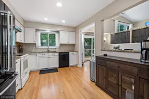 10581 Lake Fall Dr, Eden Prairie, MN 55347 - Photo 7