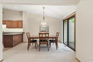 18321 Creeks Bend Dr, Minnetonka, MN 55345 - Photo 9