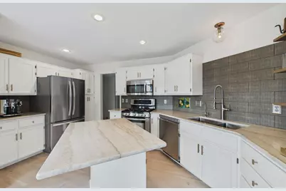10670 57th Place N, Plymouth, MN 55442 - Photo 9