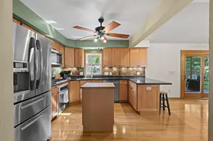 2750 Oxford St N, Roseville, MN 55113 - Photo 9
