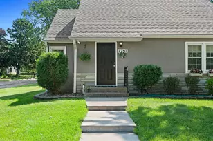 2750 Oxford St N, Roseville, MN 55113 - Photo 3