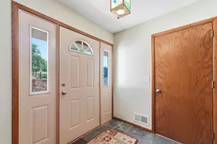 4636 Heritage Hills Dr, Bloomington, MN 55437 - Photo 9