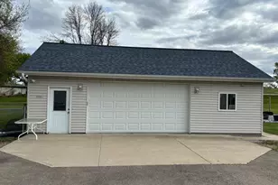 2200 Eunice Dr, Albert Lea, MN 56007 - Photo 3