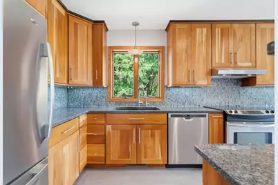 386 Bear Avenue S, Vadnais Heights, MN 55127 - Photo 9