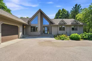 386 Bear Ave S, Vadnais Heights, MN 55127 - Photo 3