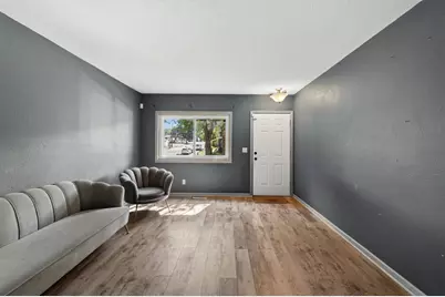 995 Rose Avenue E, Saint Paul, MN 55106 - Photo 3