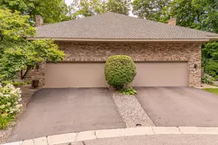 1106 Hollybrook Ln, Wayzata, MN 55391 - Photo 3
