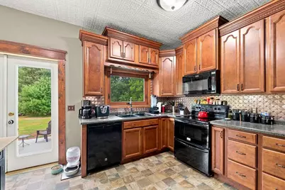 401 River Bluff Avenue, Sandstone, MN 55072 - Photo 9