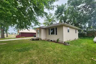 514 7th Ave SE, Pipestone, MN 56164 - Photo 3