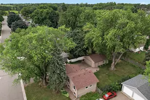 69 Dennis Ln N, Maplewood, MN 55119 - Photo 55