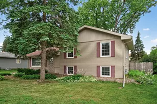 69 Dennis Ln N, Maplewood, MN 55119 - Photo 3