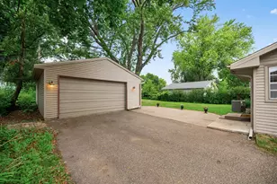 69 Dennis Ln N, Maplewood, MN 55119 - Photo 37