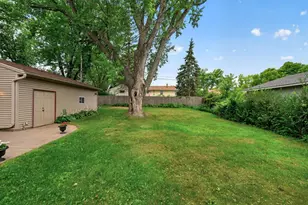 69 Dennis Ln N, Maplewood, MN 55119 - Photo 45