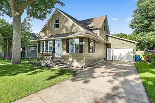 420 S 8th St, Bird Island, MN 55310 - Photo 1