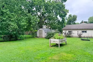 415 E 4th St, Albert Lea, MN 56007 - Photo 11
