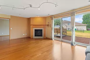 10049 Butternut Ct N, Brooklyn Park, MN 55443 - Photo 5