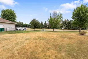 10049 Butternut Ct N, Brooklyn Park, MN 55443 - Photo 25