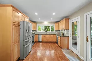 5710 Oakview Ln N, Plymouth, MN 55442 - Photo 7