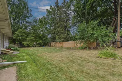 2085 Rosewood Lane S, Roseville, MN 55113 - Photo 27
