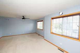 8663 Quarry Ridge Ln, Woodbury, MN 55125 - Photo 7