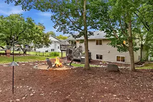 842 Sterling St S, Maplewood, MN 55119 - Photo 51