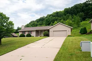 240 Red Apple Dr, La Crescent, MN 55947 - Photo 1