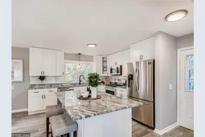 14104 Knollway Drive N, Minnetonka, MN 55305 - Photo 3