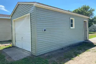 810 N 6th St, Montevideo, MN 56265 - Photo 9
